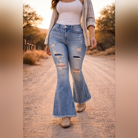 KanCan Denim - Kancan Distressed Flare Jeans Raw Hem Bell Bottom Light Wash Size 33